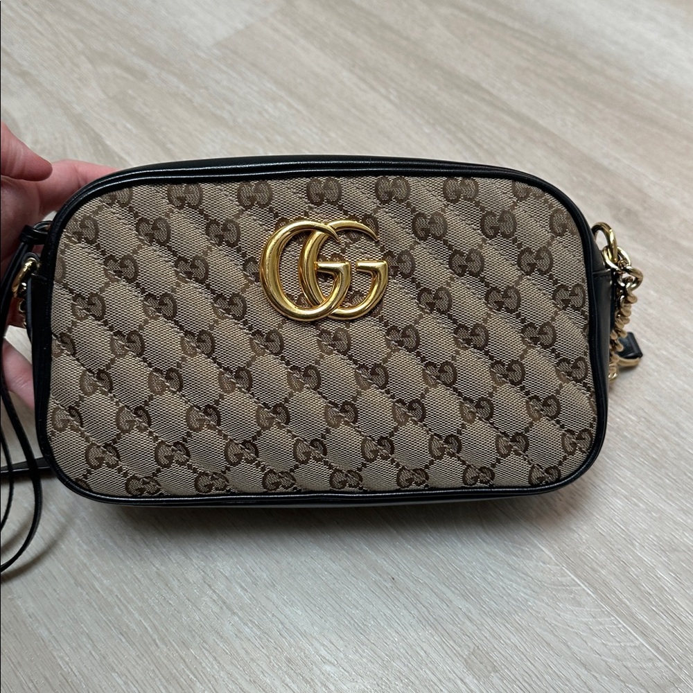Gucci Marmont black leather, gold & monogram GG crossbody - Picture 2 of 9